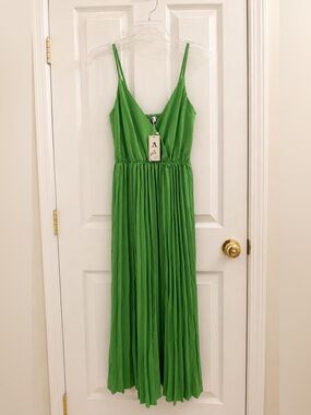 NWT AZ Green Pleated Maxi Dress Smocked Back V-Neck S/M